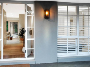 Bella Casa - luxury boutique holiday home with heated pool!